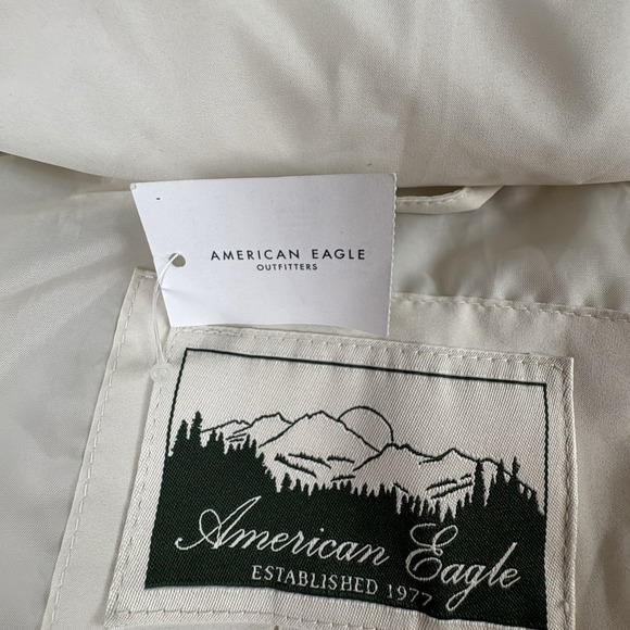 American Eagle Hooded Puffer Vest Women's S White Minimalist Outdoor Preppy NWT - Picture 7 of 15